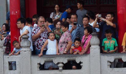 暑假最后一周末 濟南趵突泉游客如潮6