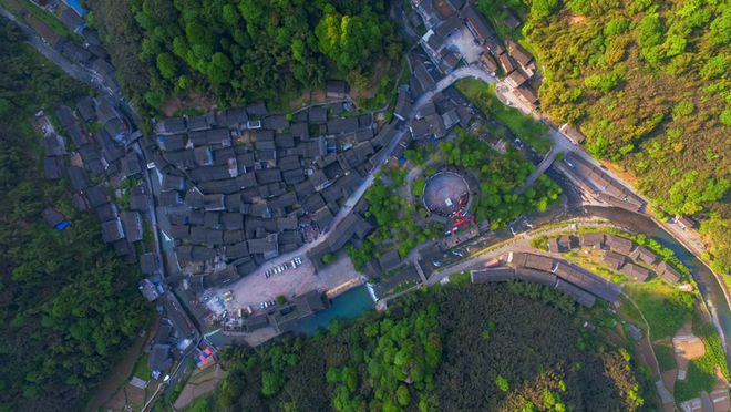 矮寨不矮時代標高 到矮寨奇觀旅游區觀光，